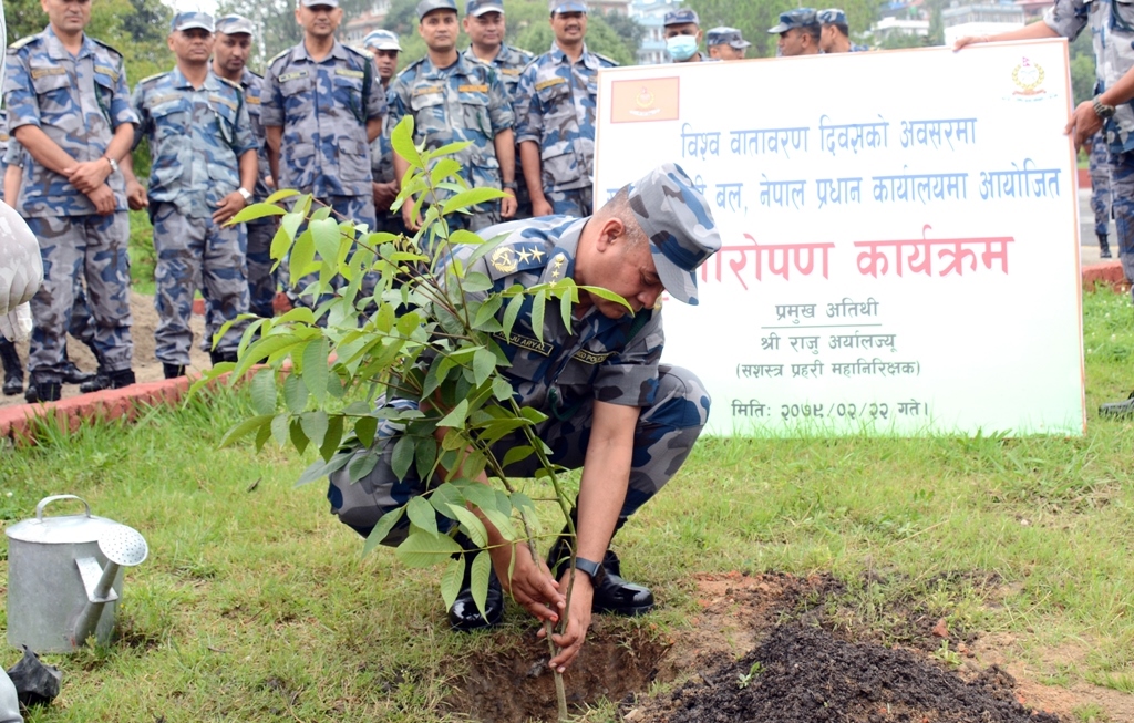 विश्व वातावरण दिवसको अवसरमा सशस्त्र प्रहरीको वृक्षारोपण कार्यक्रम 